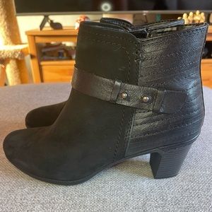 NWT Rockport Cobb Hill Rashel Ankle Bootie in Black Leather, size 6 Wide!